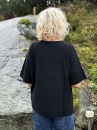 Genser Mona Rund hals Sort