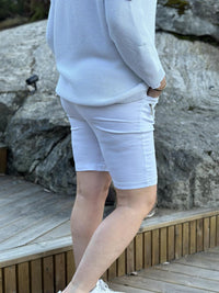 City Shorts Cherry Berry Hvit