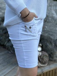 City Shorts Cherry Berry Hvit