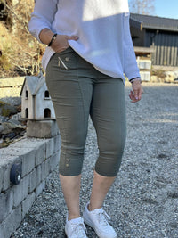 Capri Cherry Berry Khaki