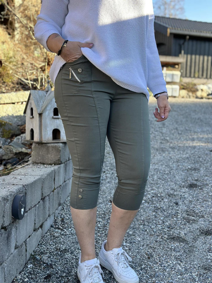 Capri Cherry Berry Khaki