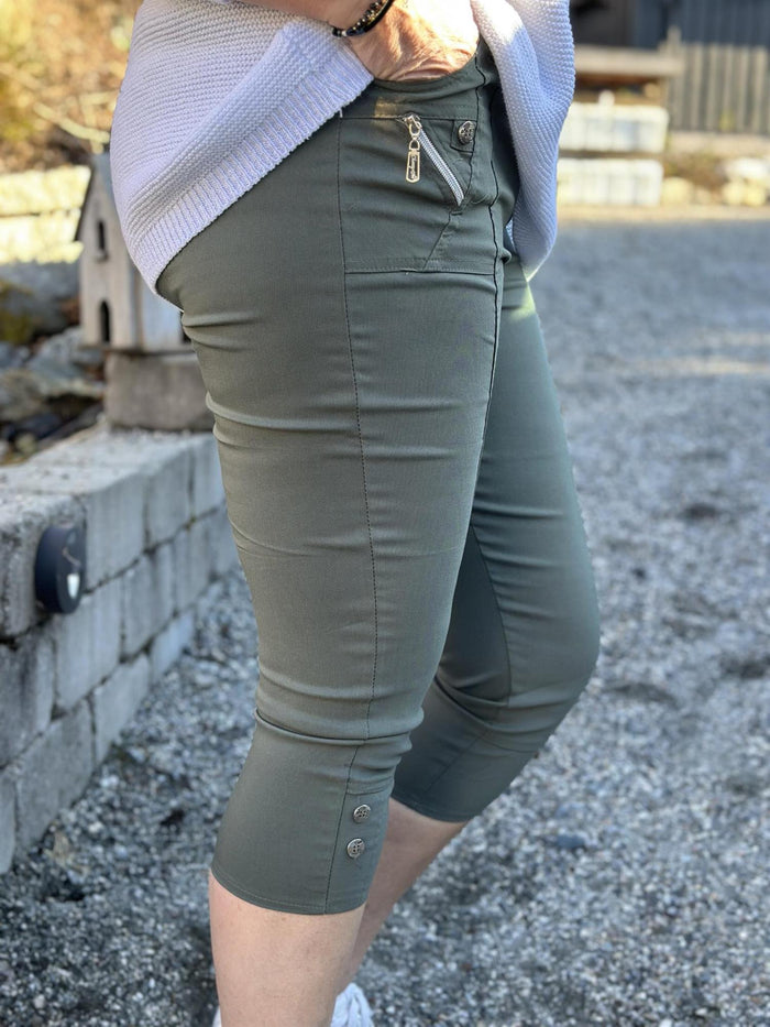 Capri Cherry Berry Khaki