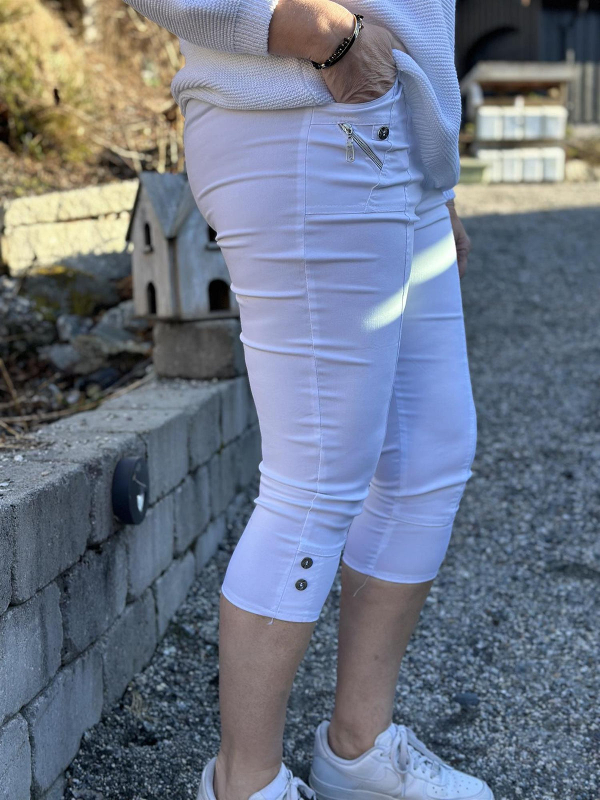 Capri Cherry Berry white