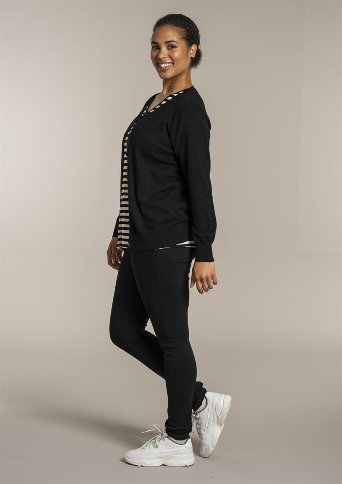 Cardigan silkemyk viskose sort.