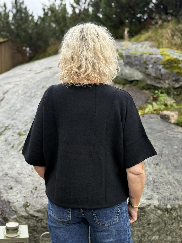 Genser Mona Rund hals Sort