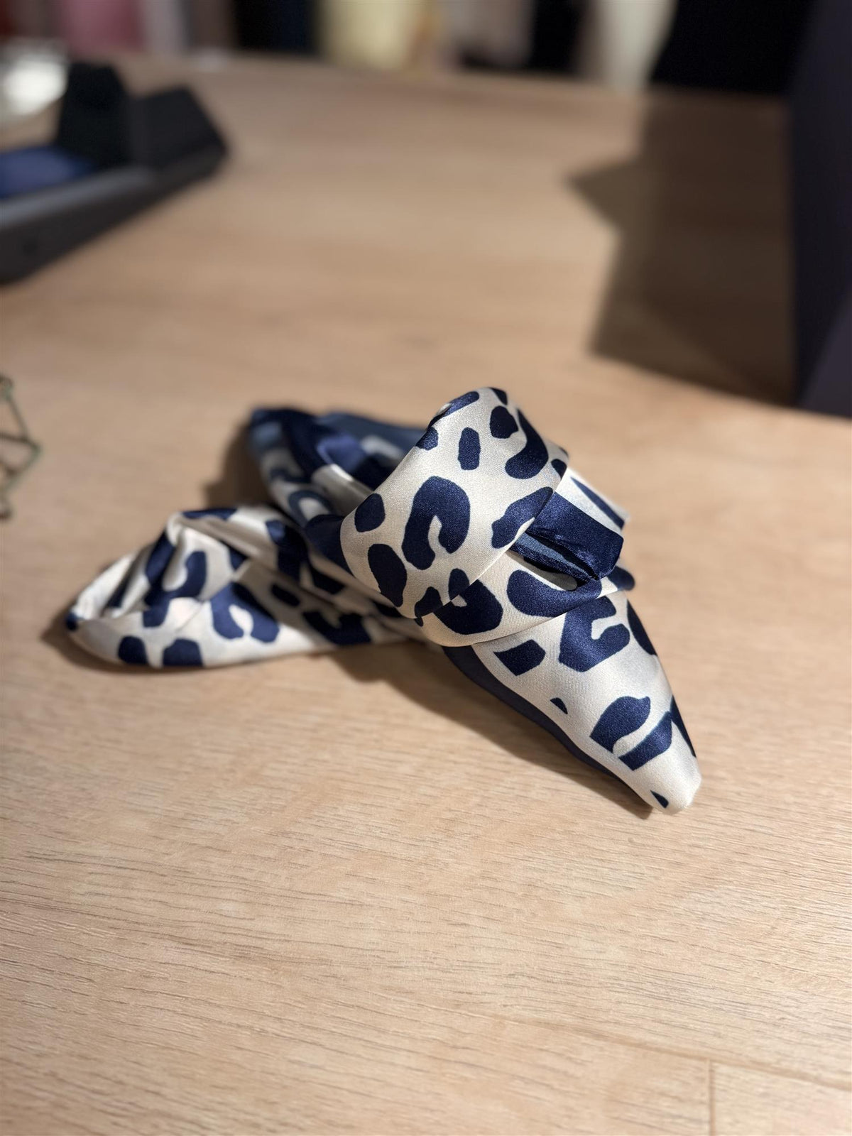 Skjer Lite Silke, Blå Leo