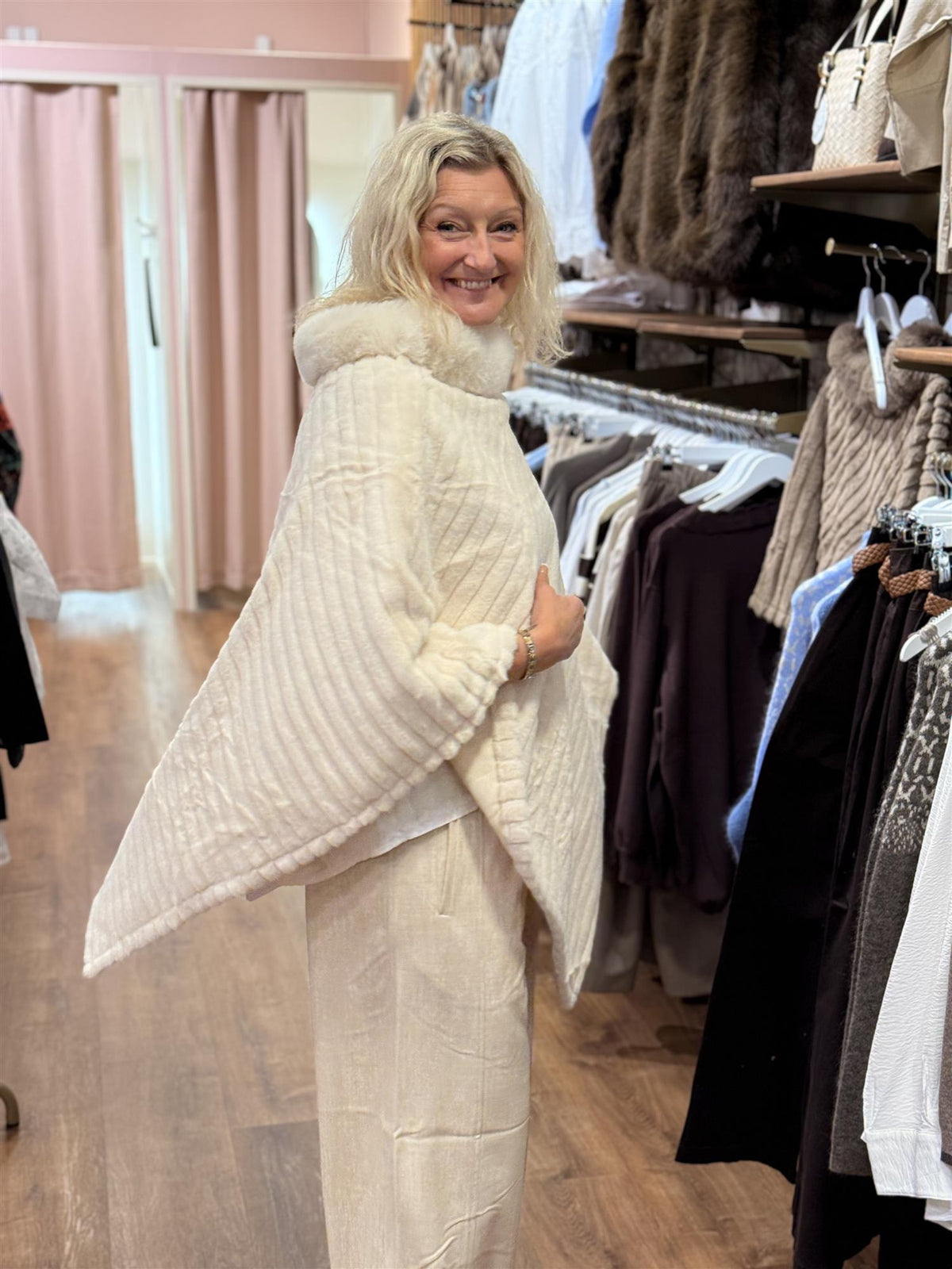 Cut Poncho Fur - Offwhite