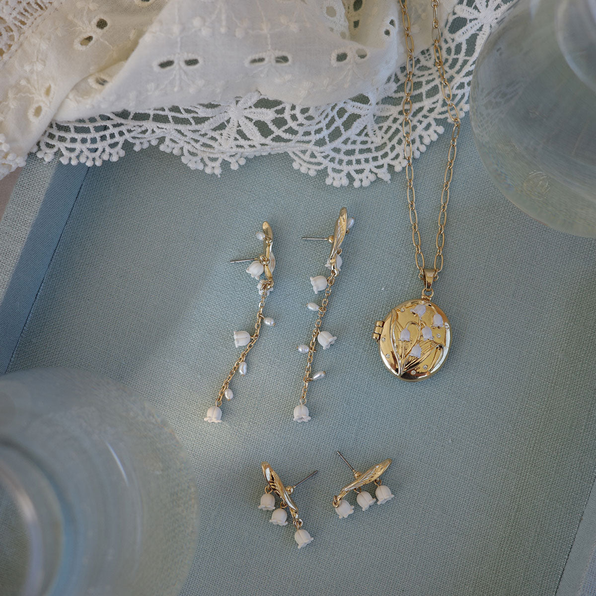 Langt kjede med locket, Lilies & Pearls