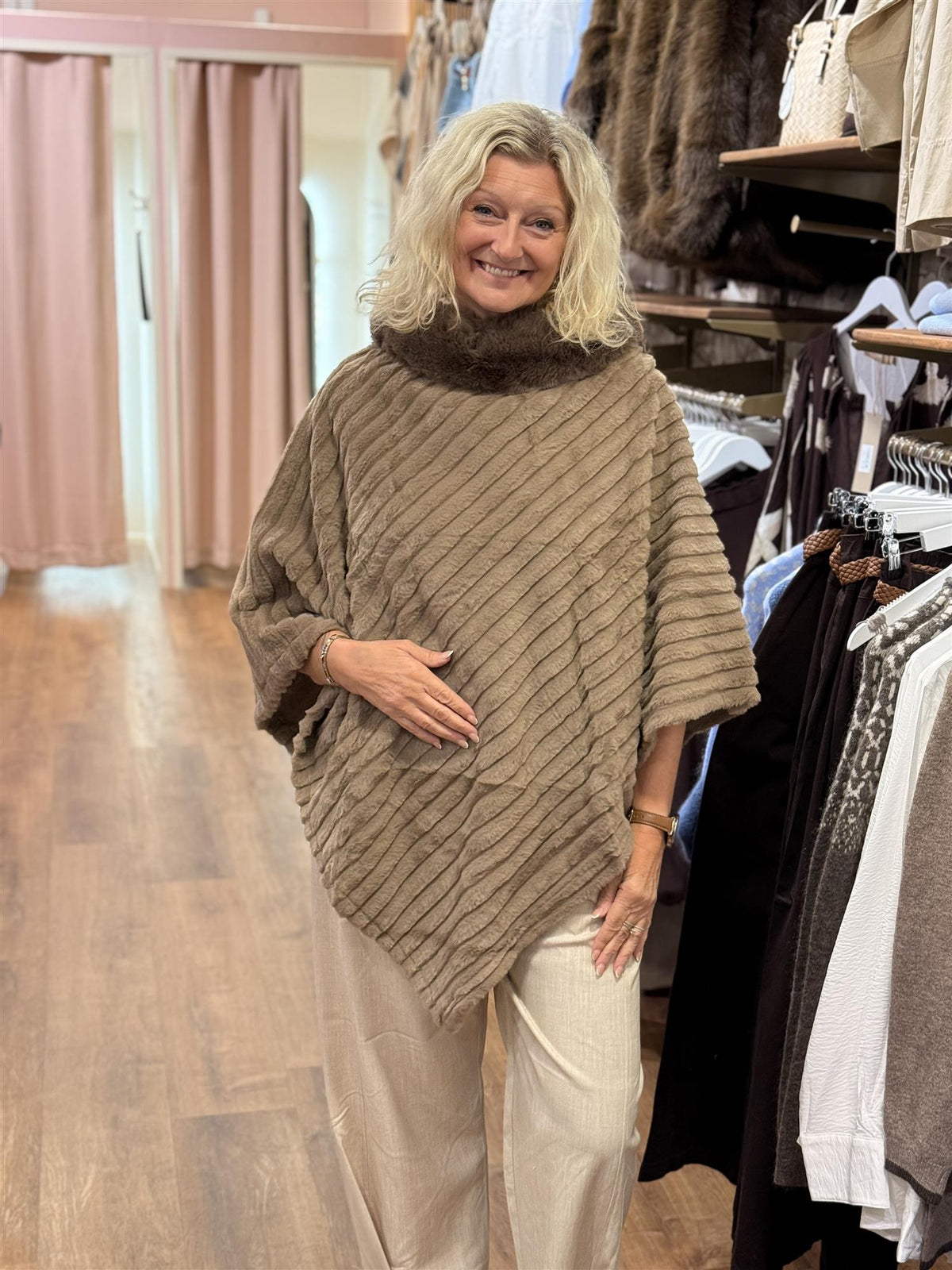 Cut Poncho Fur - Fango