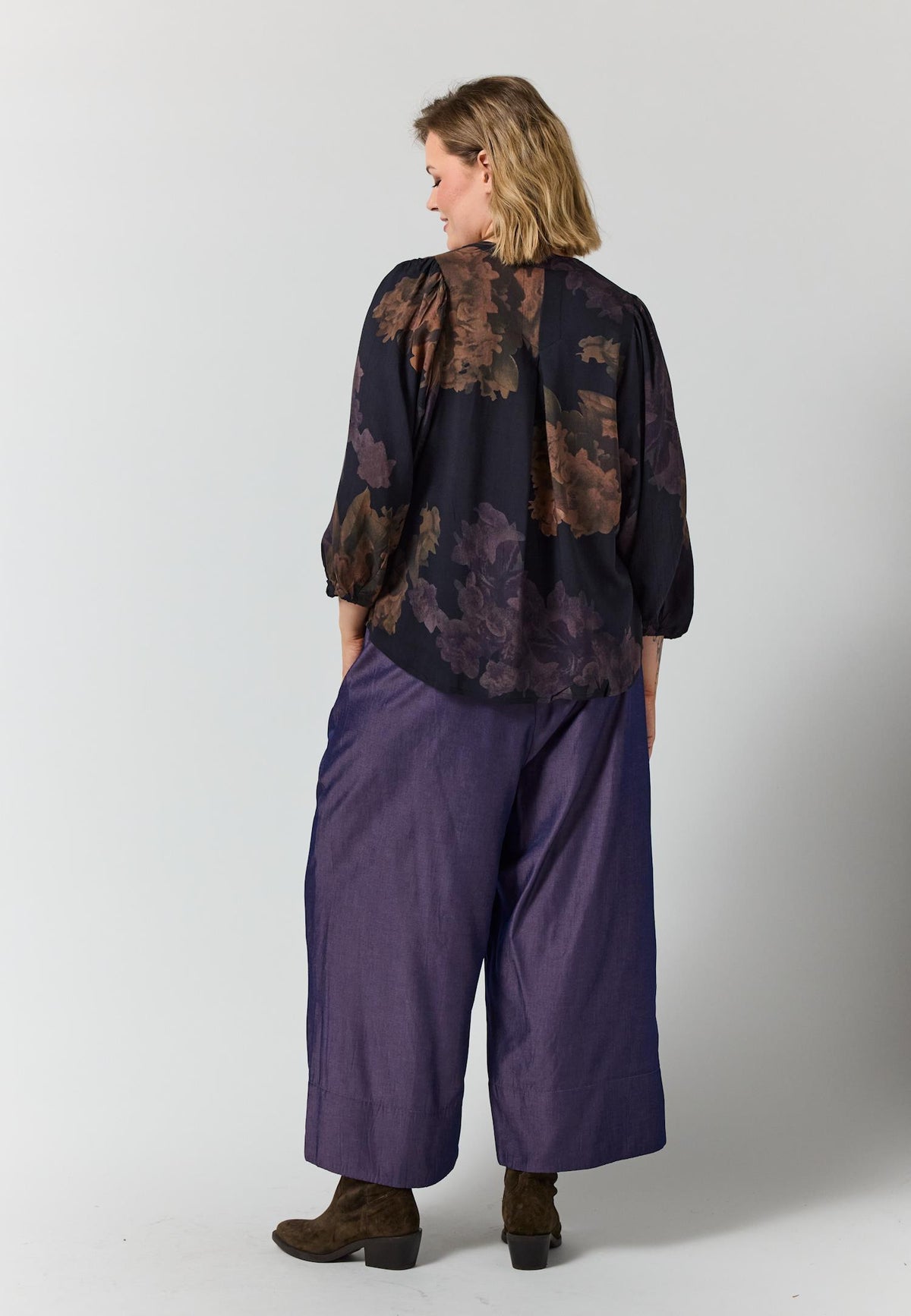 GVilde Blouse - Black with big flowers