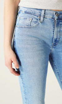 Levis 724 High Rise Straight Blue Wave Light