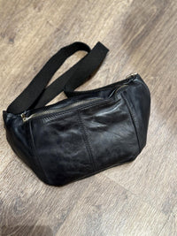 Bumbag Skinn Black w gold