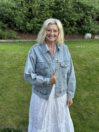 Levis Trucker Dazzle Me