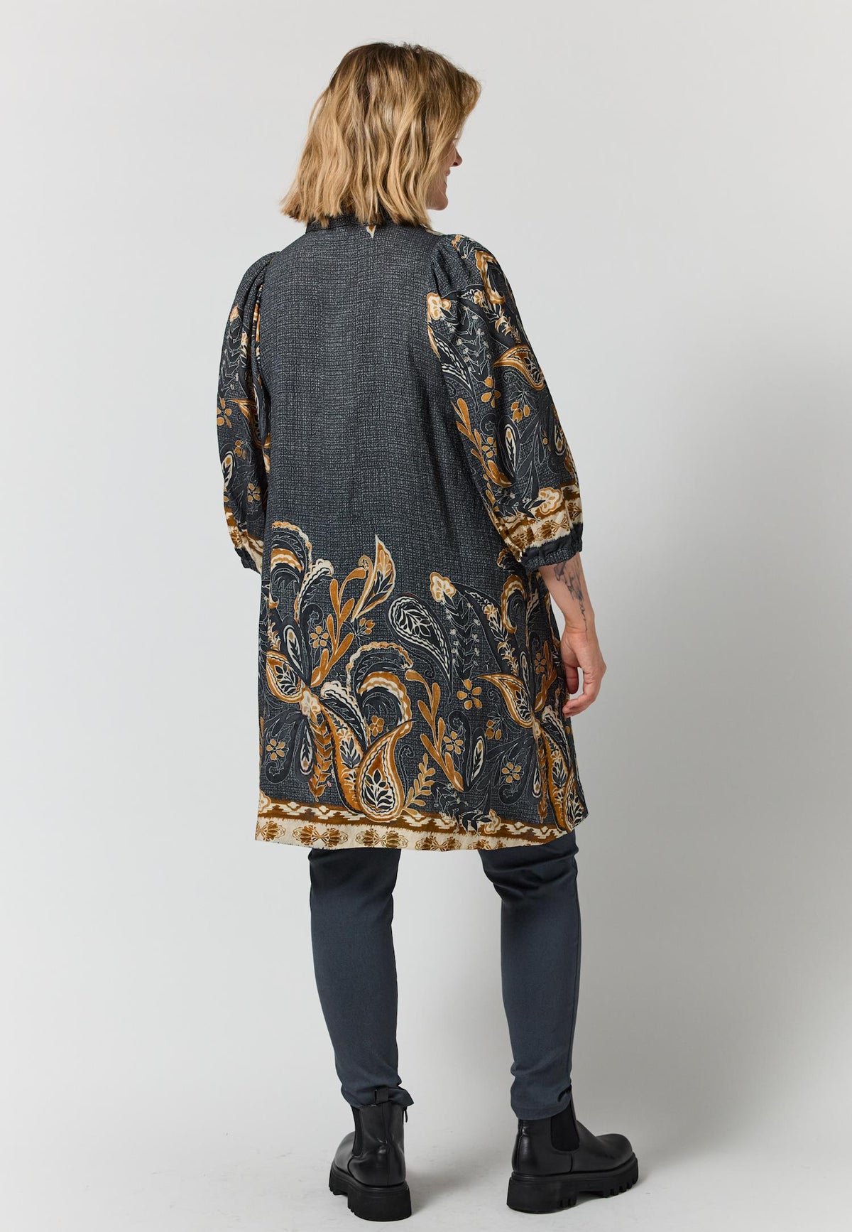 GSkuld Tunic - Black board fabric with brown pattern