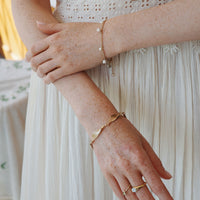 Tynt armbånd, Lilies & Pearls