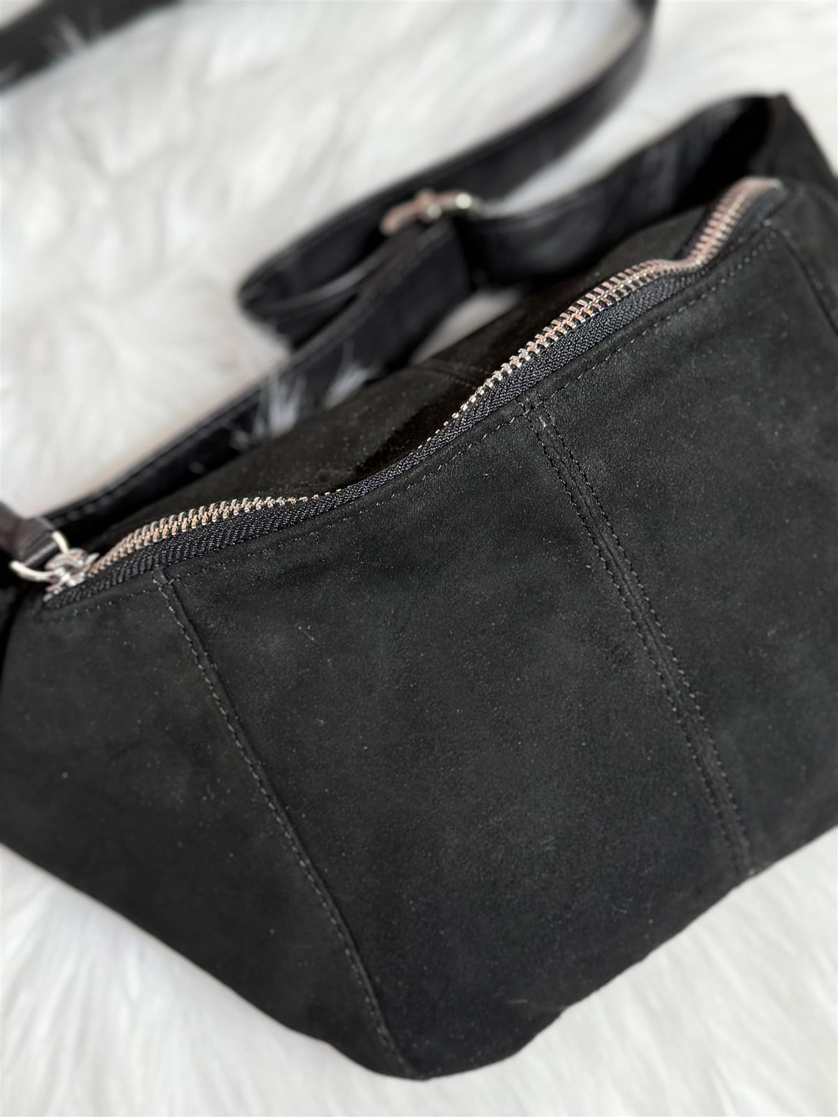Suede Bumbag Black w. Silver