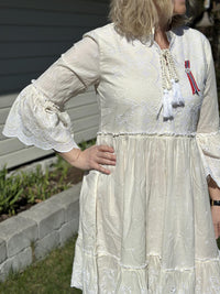 Kjole Boho Doll Emb White