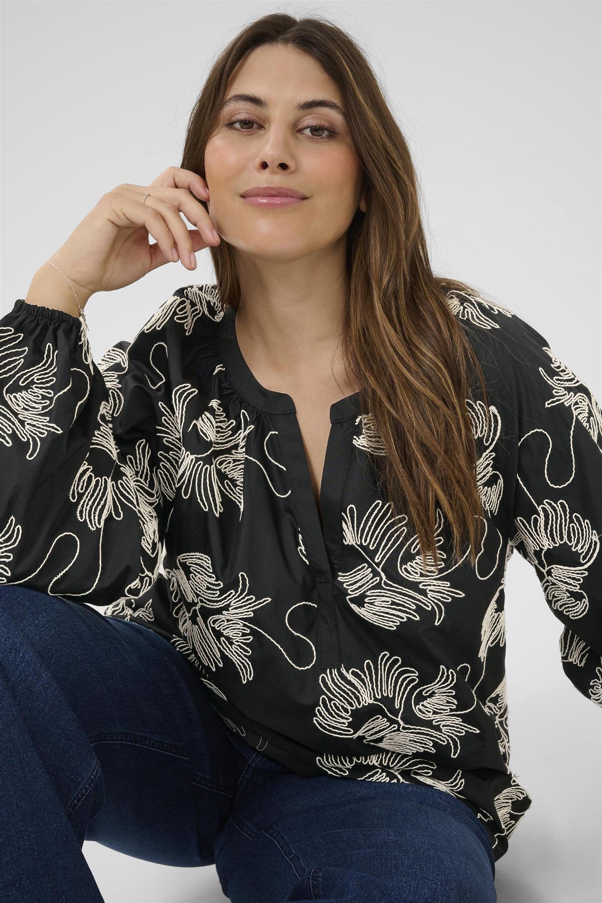 KCkimmie Blouse Black Chalk Embr