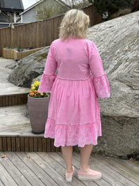 Kjole Boho Doll Emb Pink