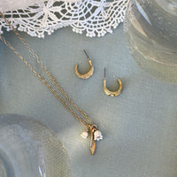 Kort kjede, Lilies & Pearls