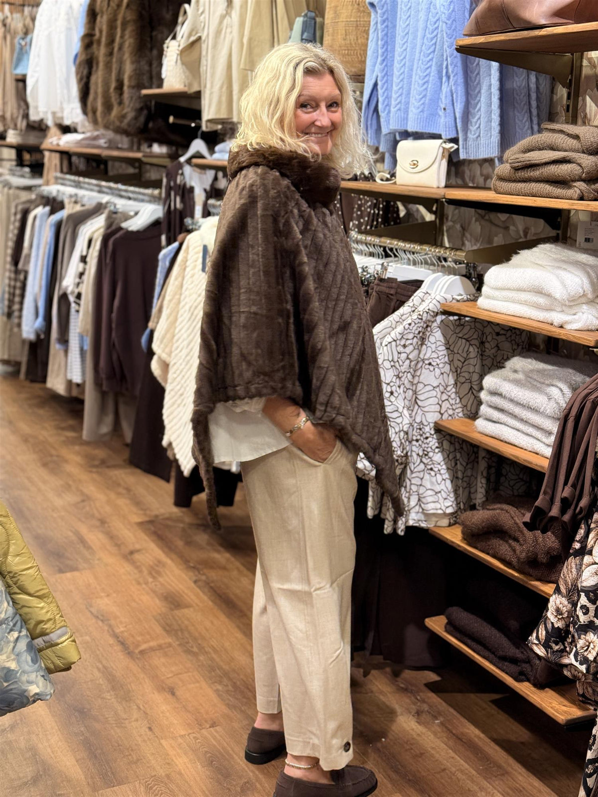 Cut Poncho Fur - Chocolate