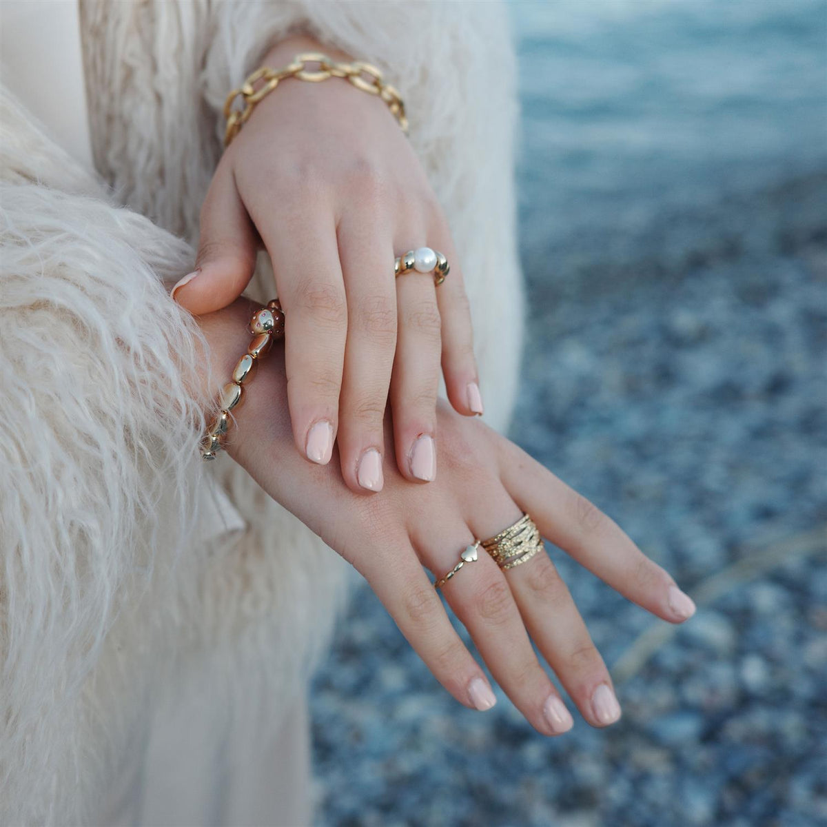 Ring, twisted, med ferskvannsperle, G