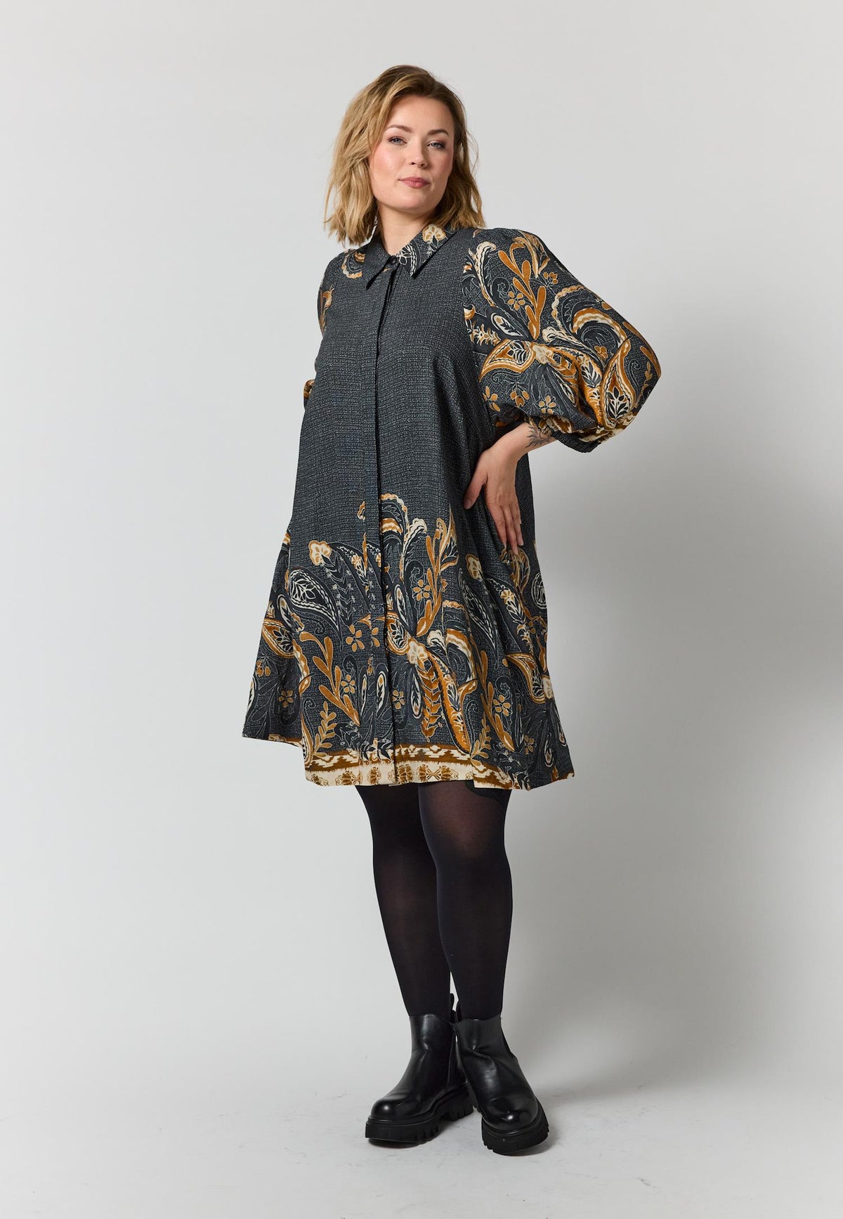 GSkuld Tunic - Black board fabric with brown pattern