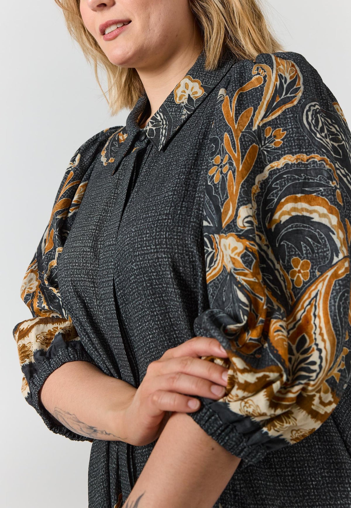 GSkuld Tunic - Black board fabric with brown pattern