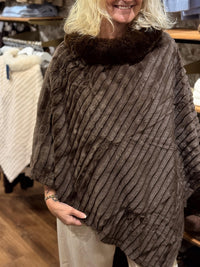 Cut Poncho Fur - Chocolate