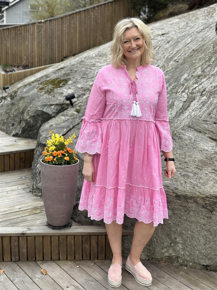 Kjole Boho Doll Emb Pink