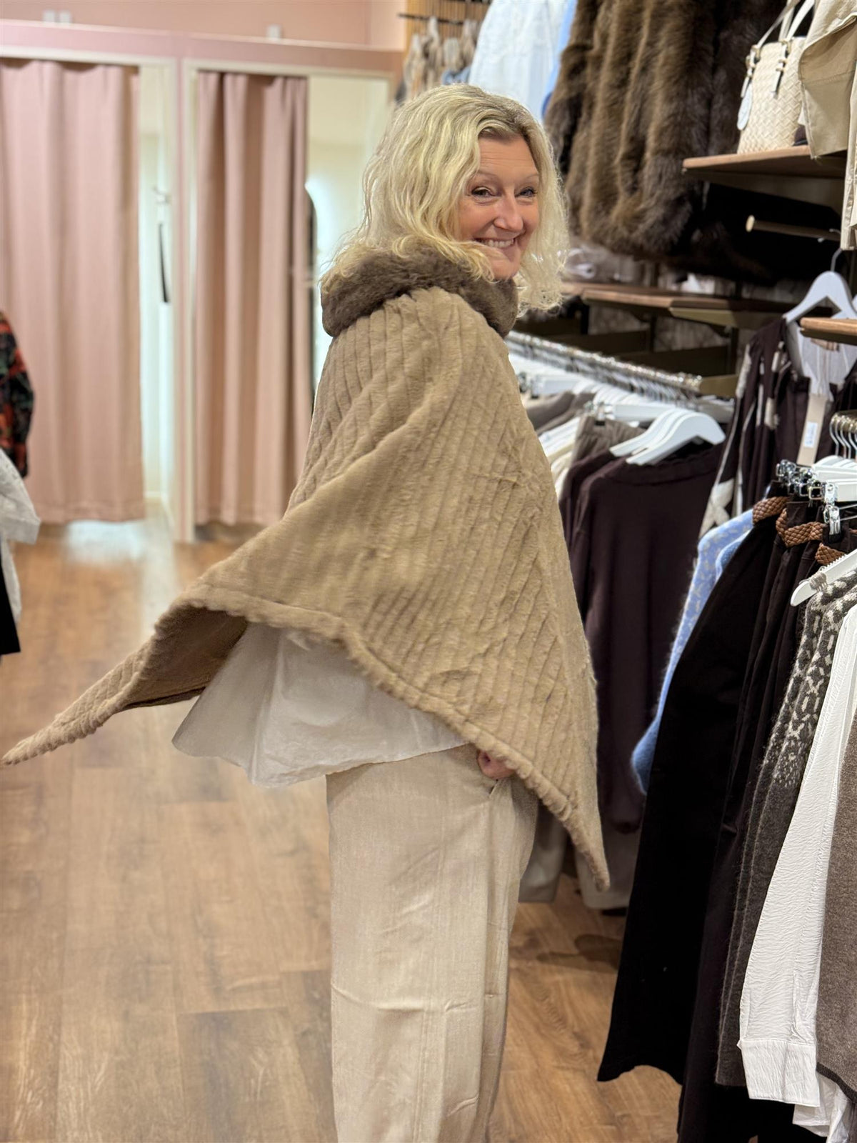 Cut Poncho Fur - Fango