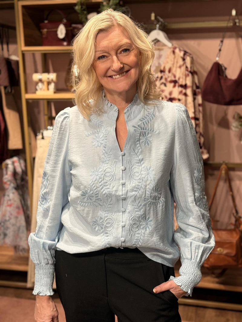 Bluse Vanessa Emb Soft Blue