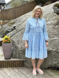 Kjole Boho Doll Emb Sky Blue