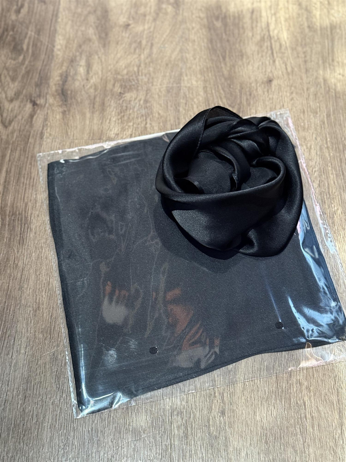 Skjer Lite Silke Ensfarget Black