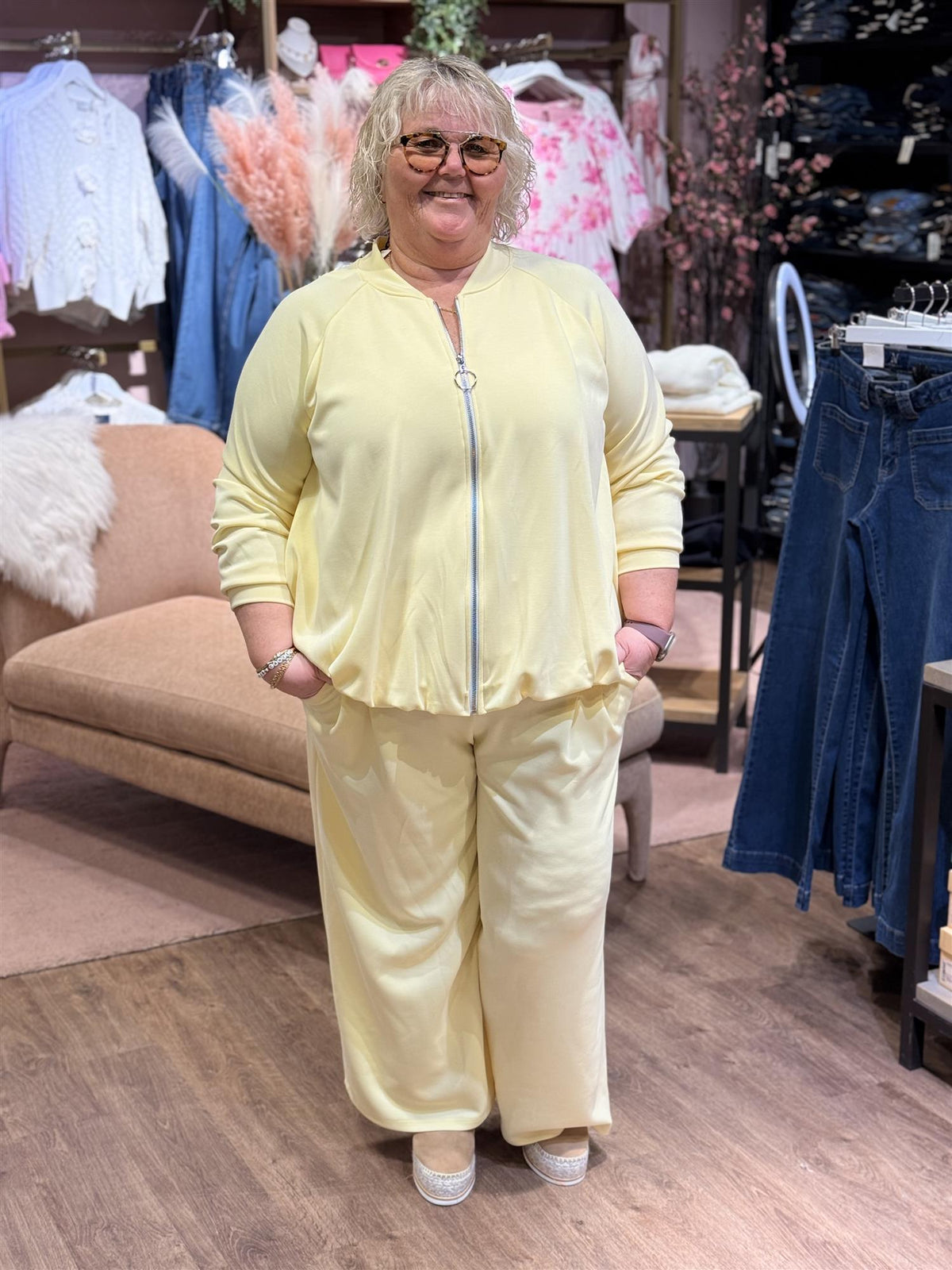 Jakke Jaffa, Yellow