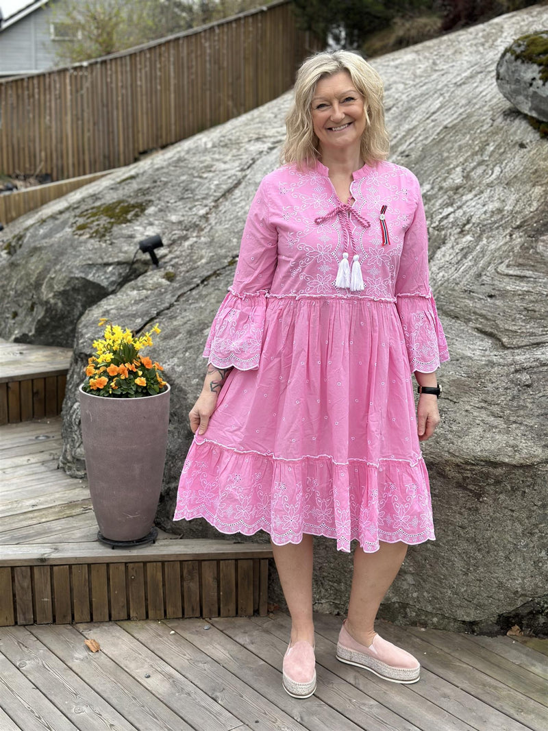 Kjole Boho Doll Emb Pink