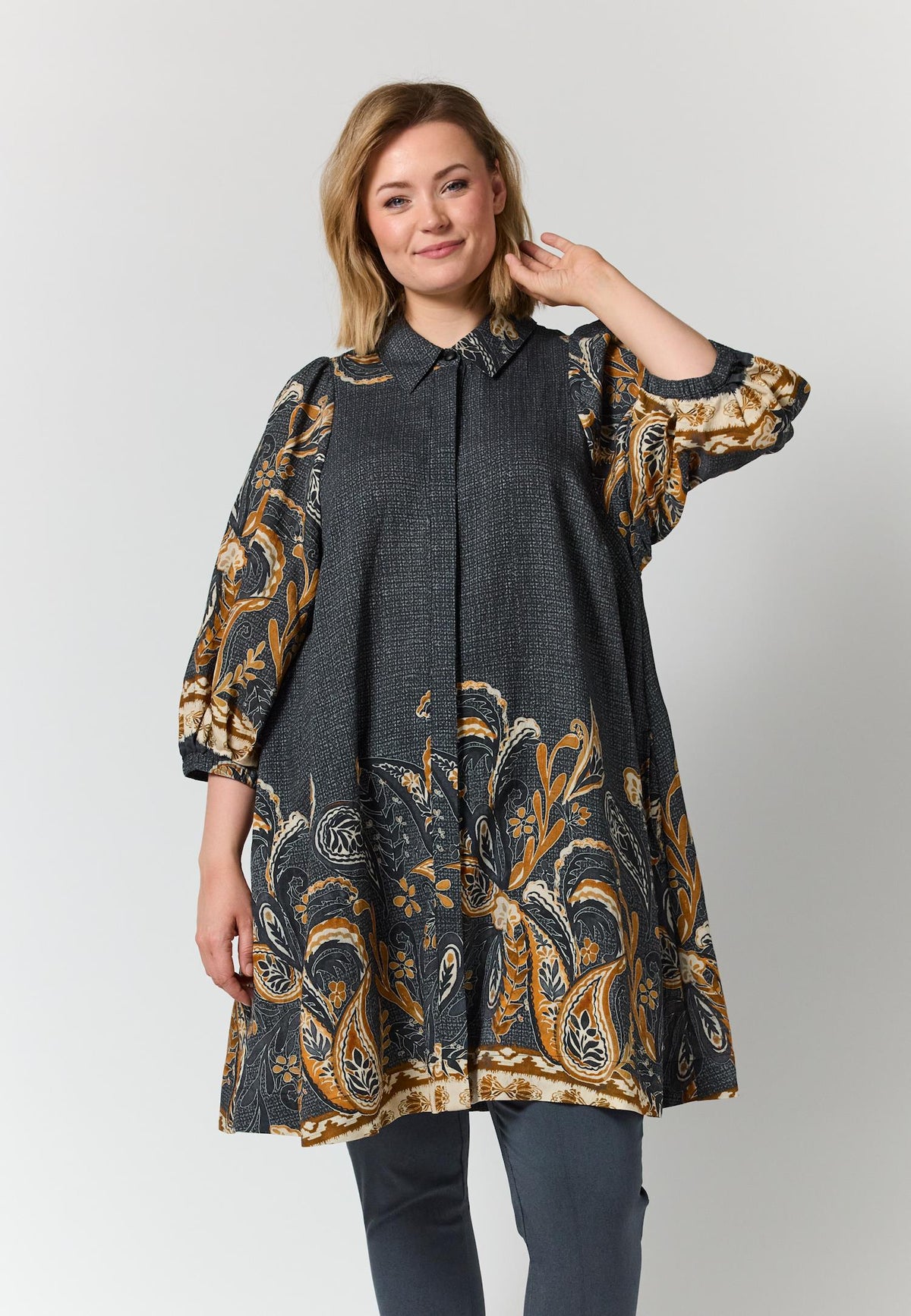 GSkuld Tunic - Black board fabric with brown pattern