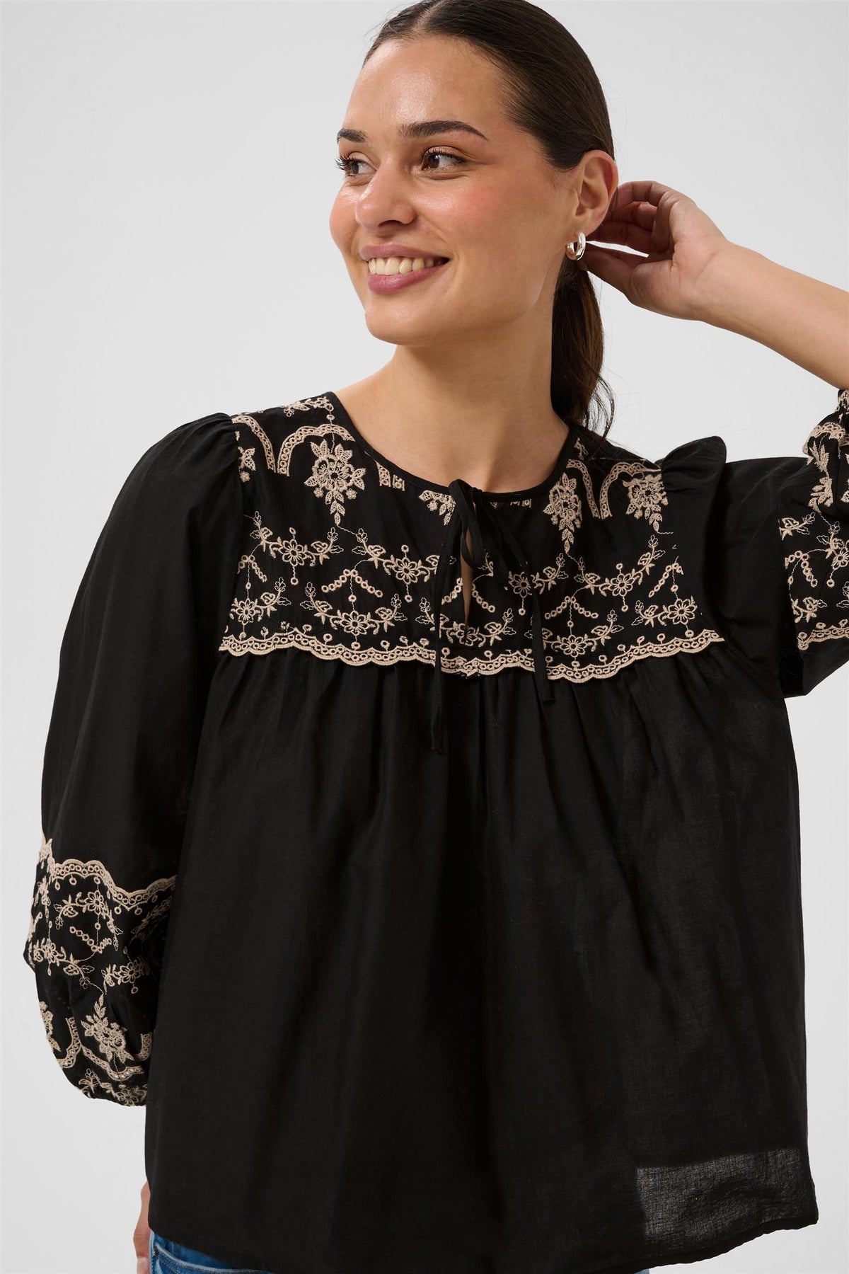 KAkis Blouse Black Deep