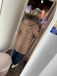 Lang Dunjakke Camel m. Fuskpels