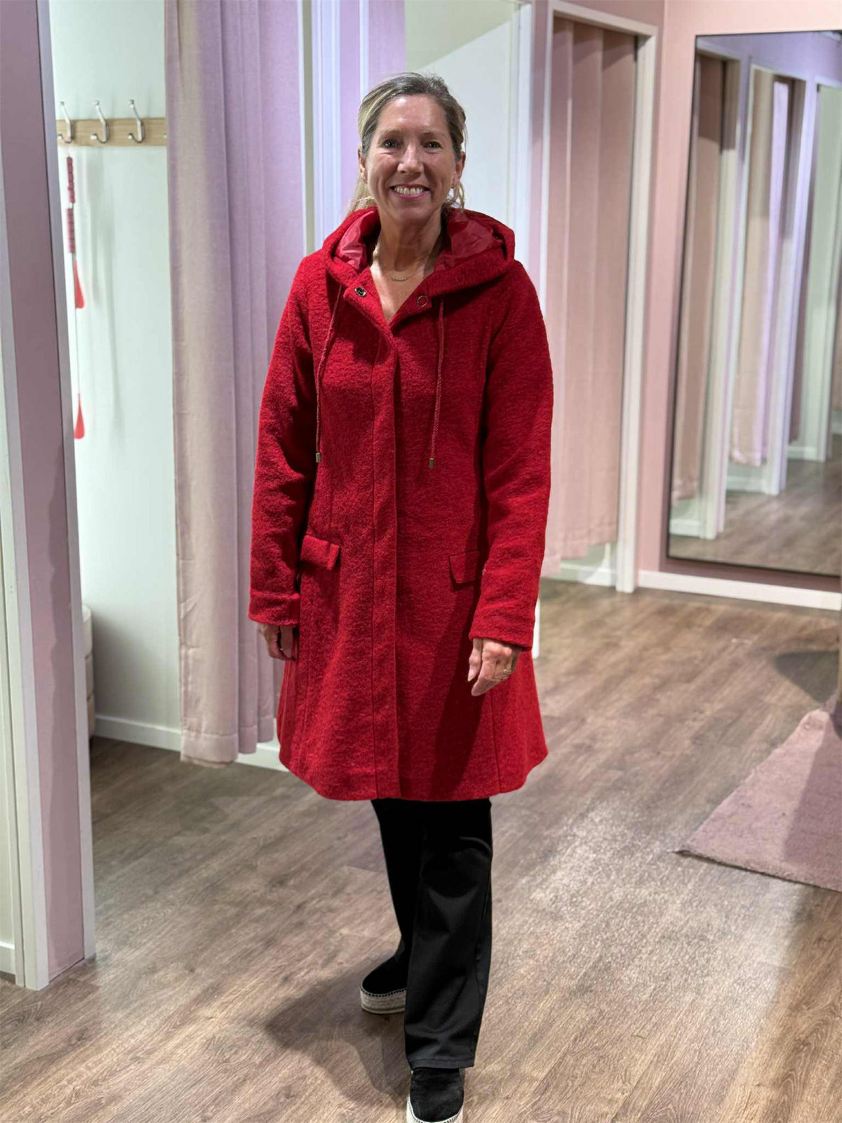 Kåpe m Hette/vannavvisende Rød