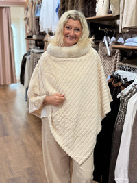 Cut Poncho Fur - Offwhite