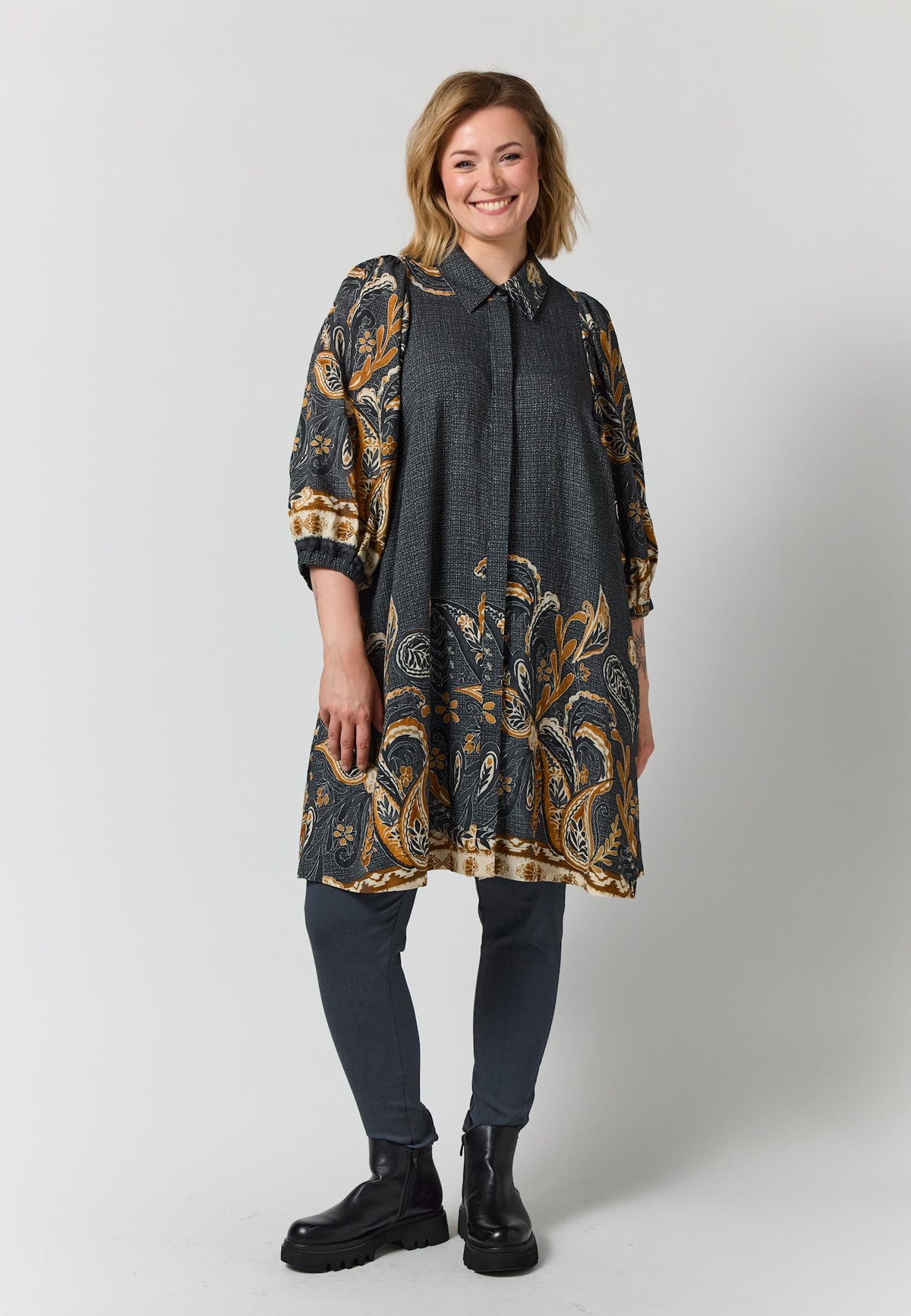 GSkuld Tunic - Black board fabric with brown pattern