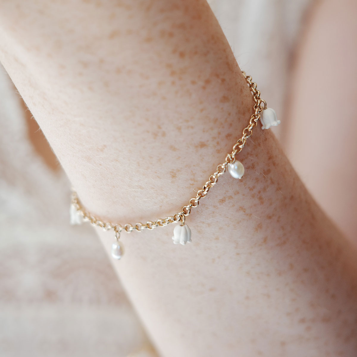 Tynt armbånd, Lilies & Pearls