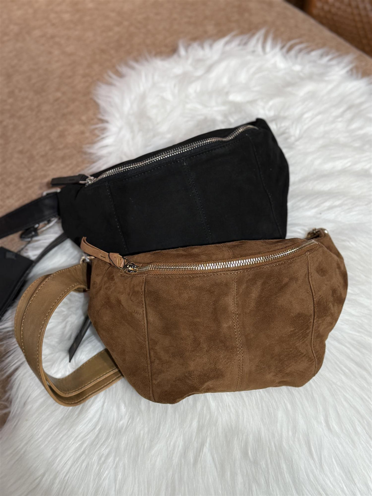 Suede Bumbag Black w. Silver