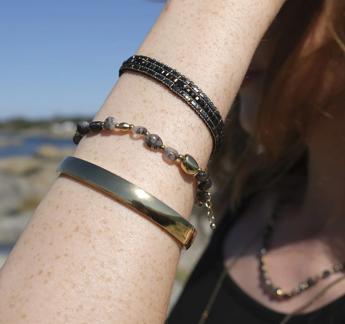 Armbånd med sorte stener, Steel G