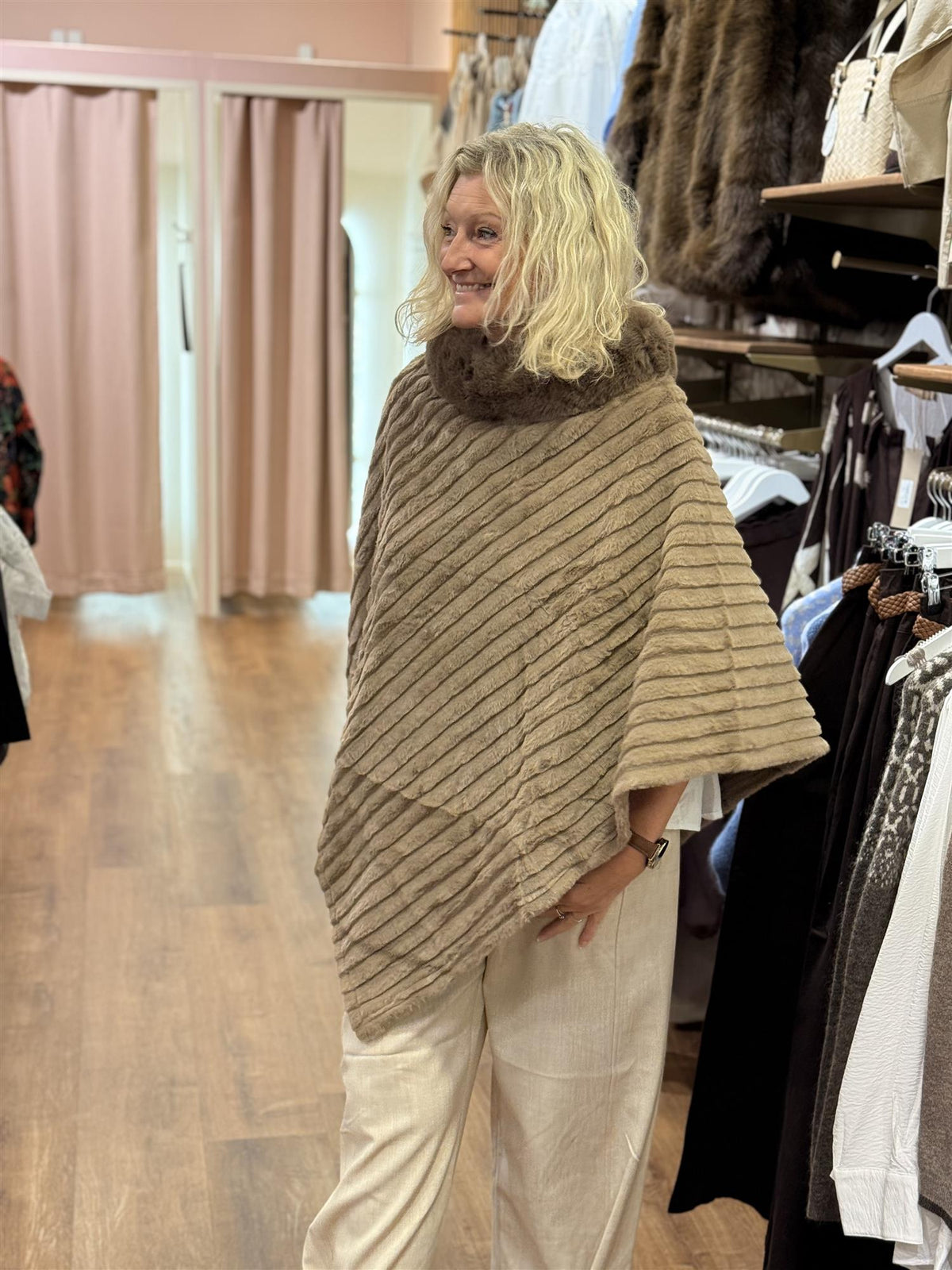 Cut Poncho Fur - Fango