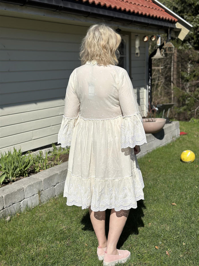 Kjole Boho Doll Emb White