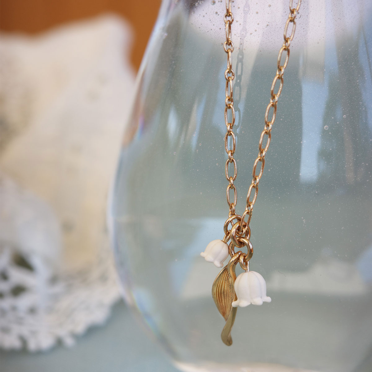 Kort kjede, Lilies & Pearls