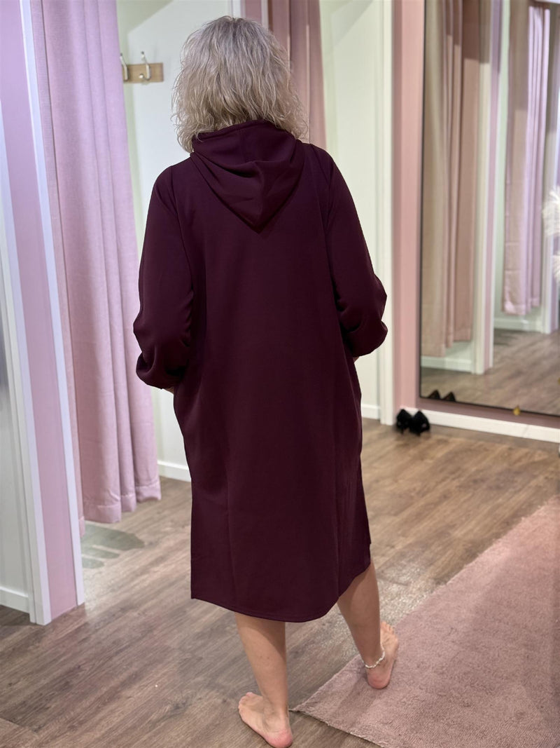 Hette-kjole Mya Maroon