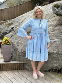 Kjole Boho Doll Emb Sky Blue